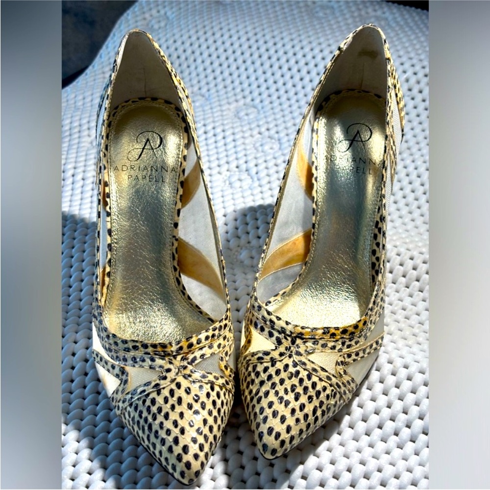 Adrianna Papell size 6 Leather print heal 
Show shoe‎ NWOT